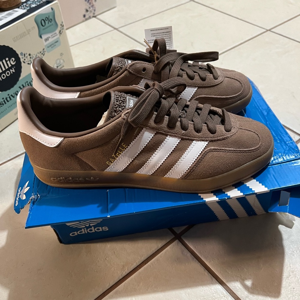 Adidas Gazelle Sneakers - Brand New, Men’s 8.5 / Women’s 10 - Brown